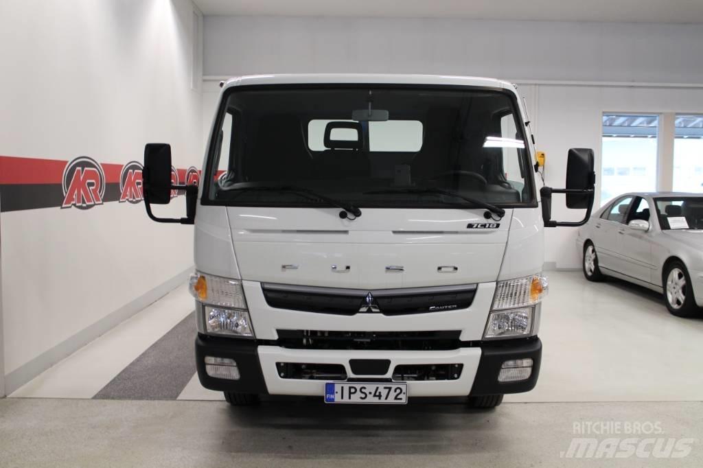 Mitsubishi Fuso Treileri ar āķi