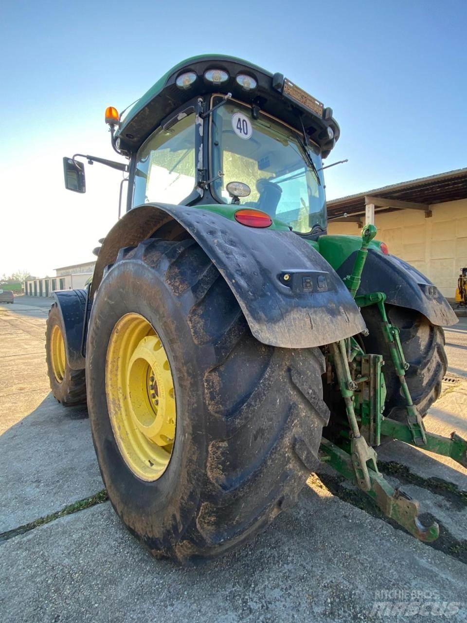 John Deere 8345 R Traktori