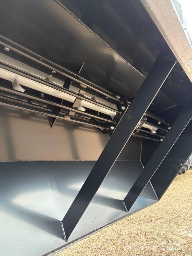 XYZ SANDSPRIDARE Smilšu un sāls kaisītāji