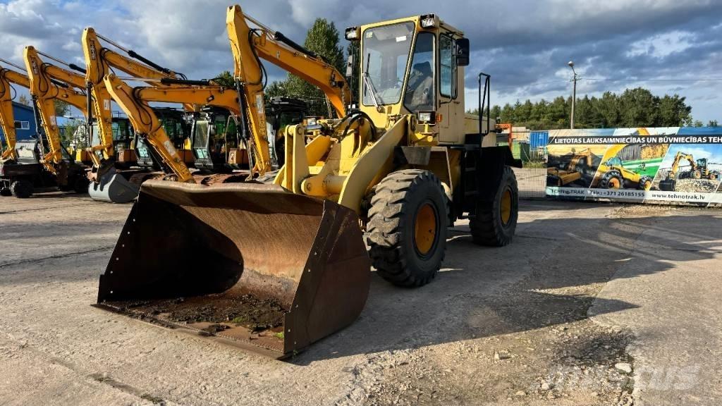 Komatsu WA 200 Iekrāvēji uz riteņiem