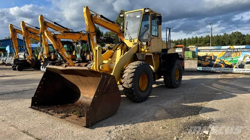 Komatsu WA 200 Iekrāvēji uz riteņiem