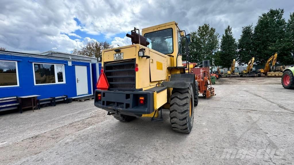 Komatsu WA 200 Iekrāvēji uz riteņiem