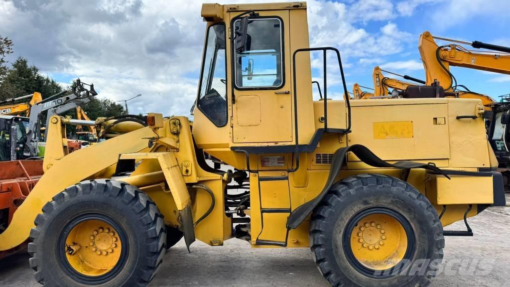 Komatsu WA 200 Iekrāvēji uz riteņiem