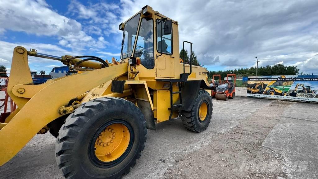 Komatsu WA 200 Iekrāvēji uz riteņiem