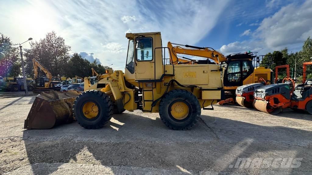 Komatsu WA 200 Iekrāvēji uz riteņiem