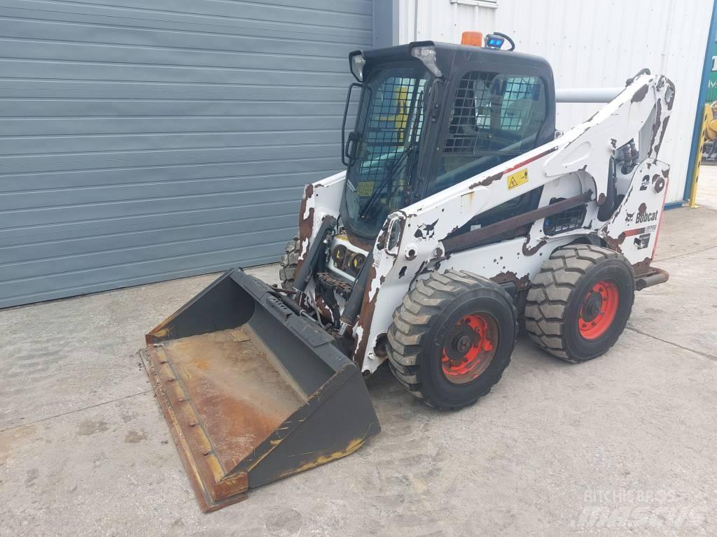 Bobcat 377 Lietoti riteņu kompaktiekrāvēji