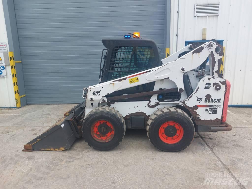 Bobcat 377 Lietoti riteņu kompaktiekrāvēji