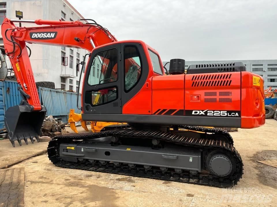 Doosan DX 225 LCA Kāpurķēžu ekskavatori