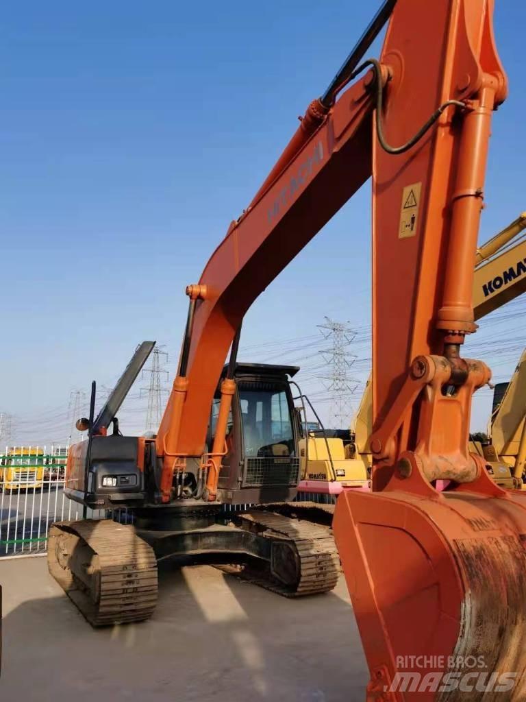Hitachi ZX 210 Kāpurķēžu ekskavatori