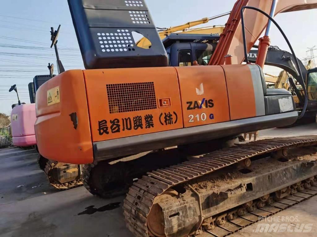 Hitachi ZX 210 Kāpurķēžu ekskavatori