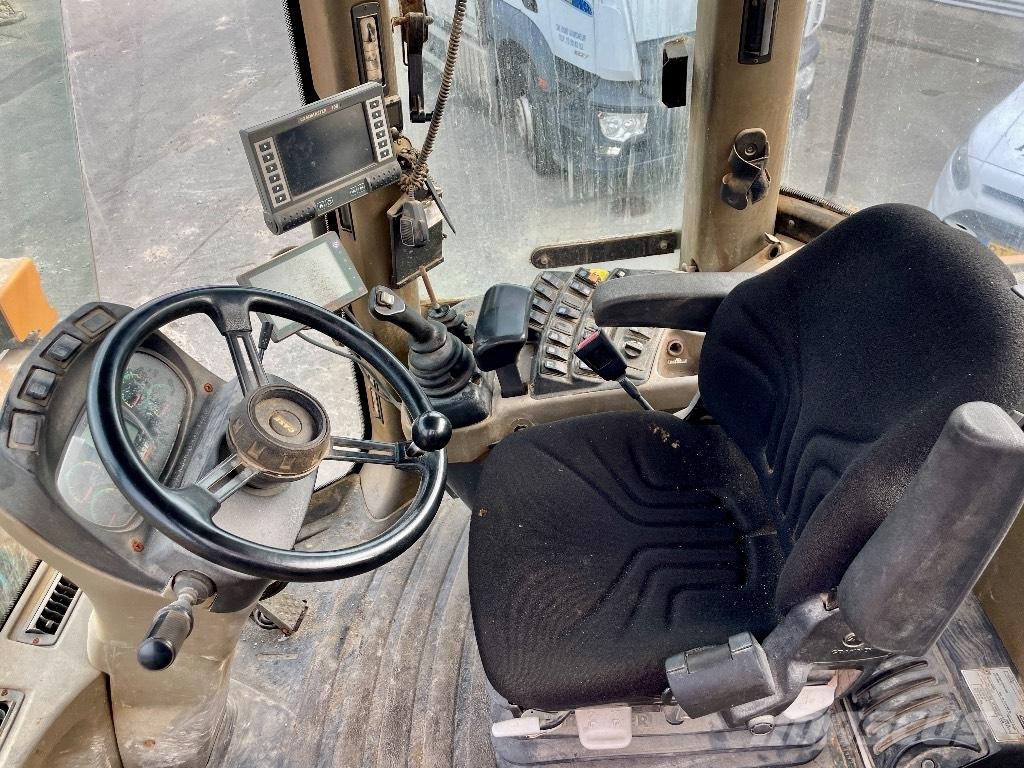 CASE 721F Iekrāvēji uz riteņiem