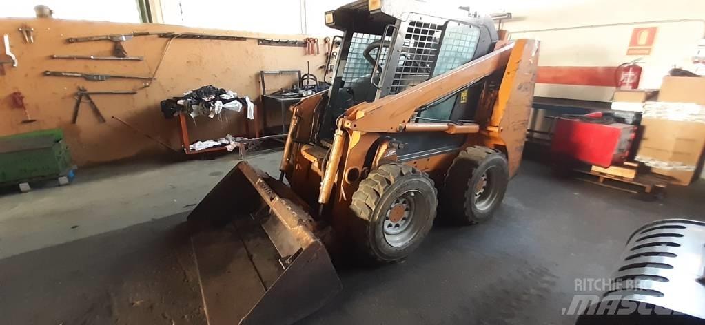CASE 40XT Lietoti riteņu kompaktiekrāvēji
