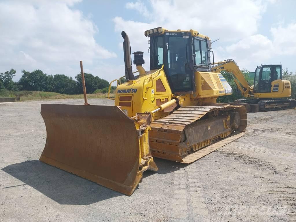 Komatsu D61PX-23 Kāpurķēžu buldozeri