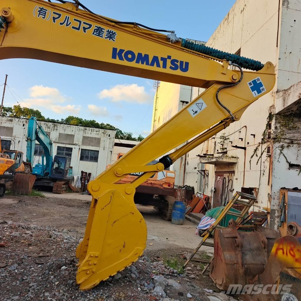 Komatsu PC220 Kāpurķēžu ekskavatori