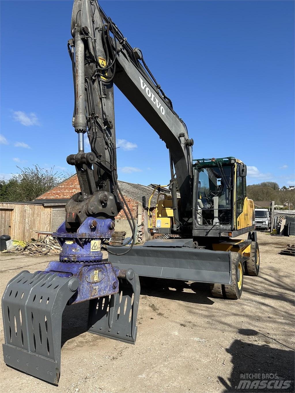  Excavator Volvo Ekskavatori uz riteņiem
