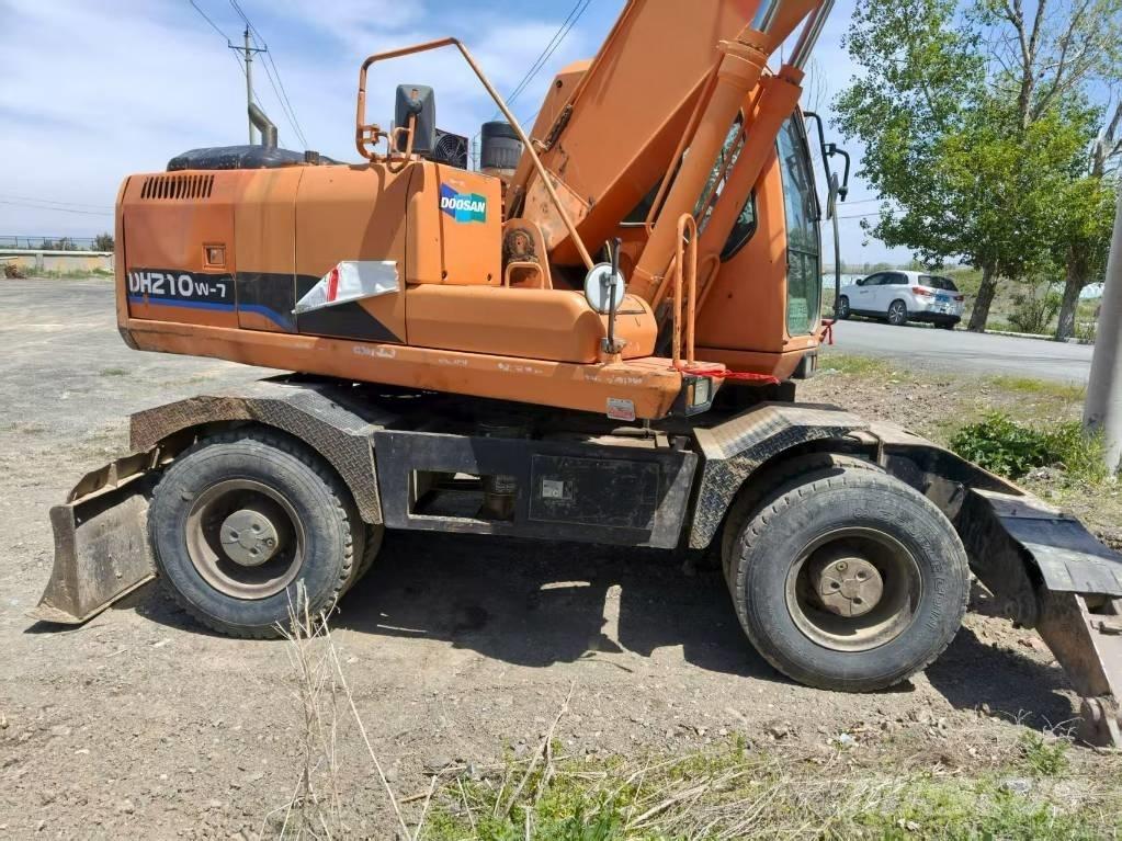 Doosan DH210W-7 Ekskavatori uz riteņiem