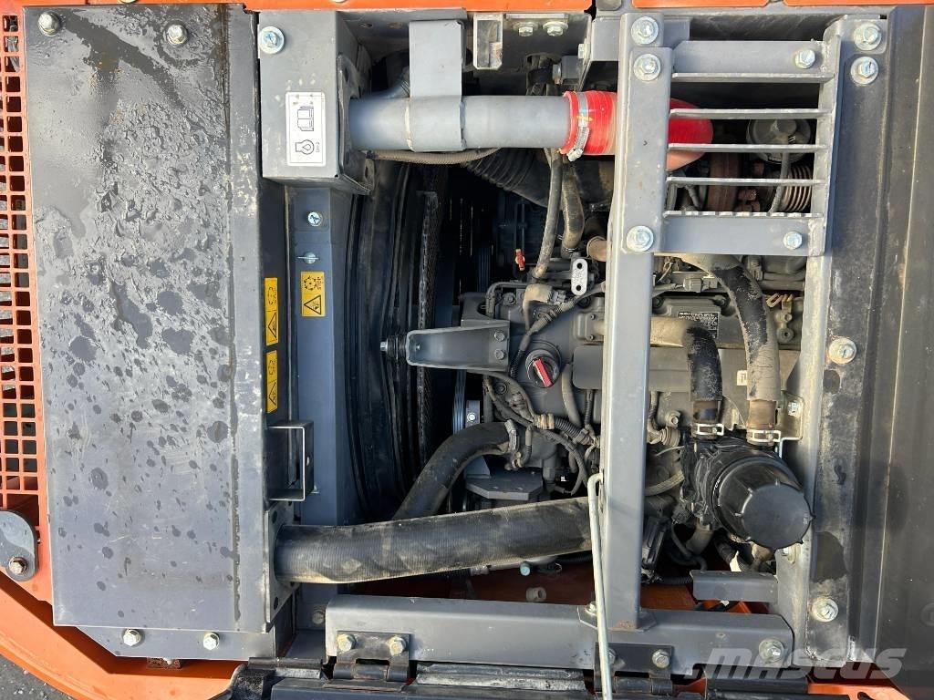 Hitachi ZX 130-6 Kāpurķēžu ekskavatori