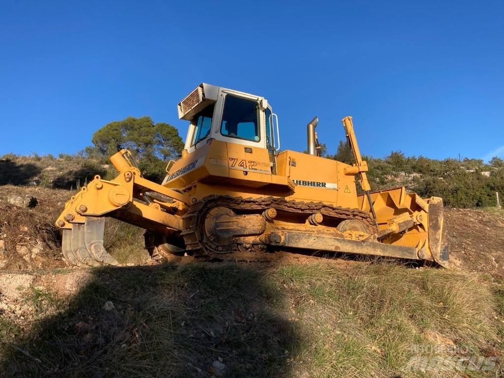 Liebherr PR 742 Kāpurķēžu buldozeri