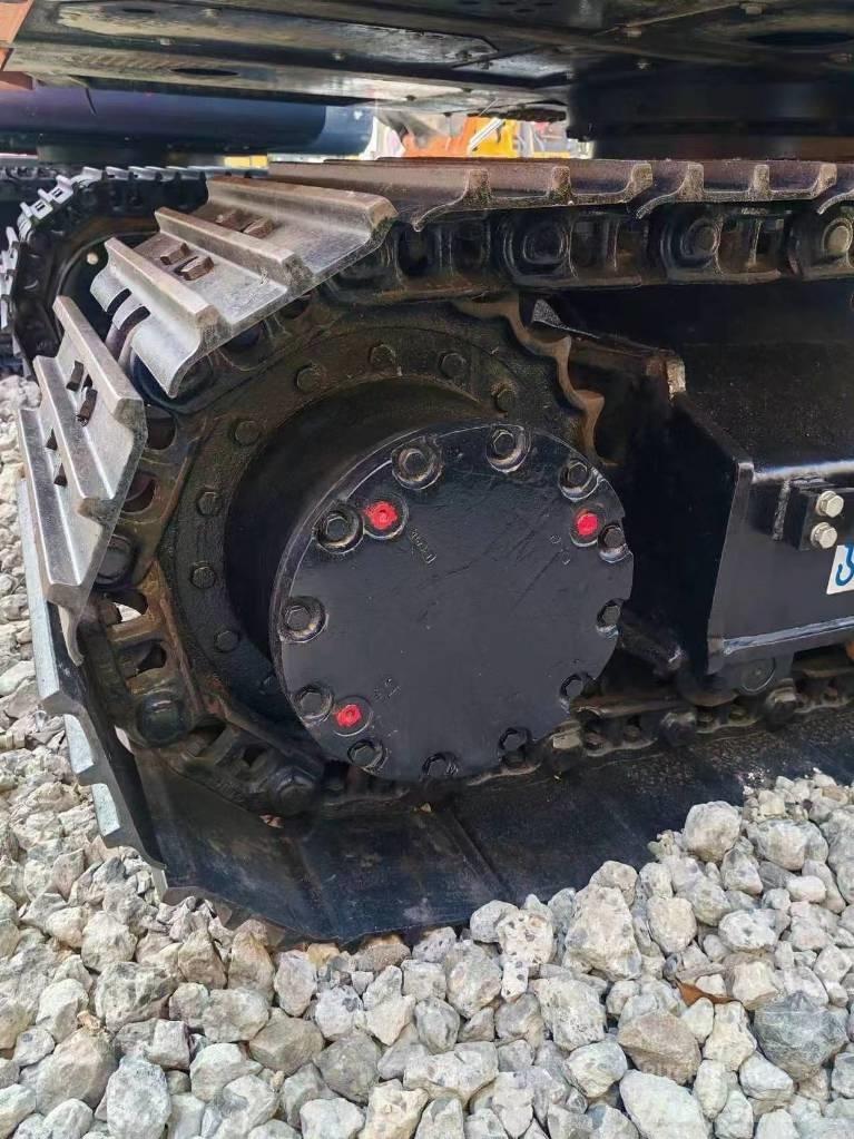 Hitachi ZX 120 Kāpurķēžu ekskavatori