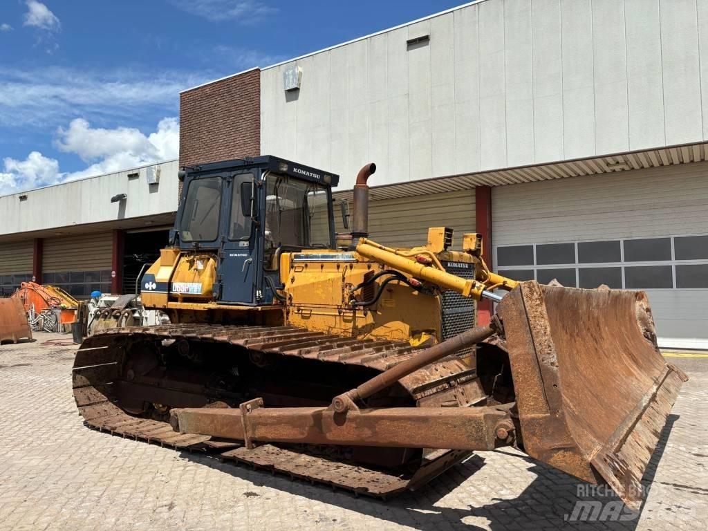 Komatsu D65PX-8 Kāpurķēžu buldozeri