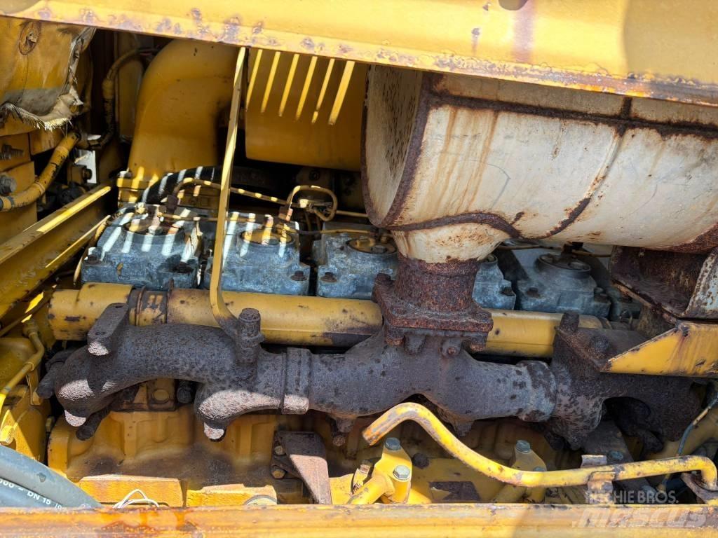 Komatsu D65PX-8 Kāpurķēžu buldozeri