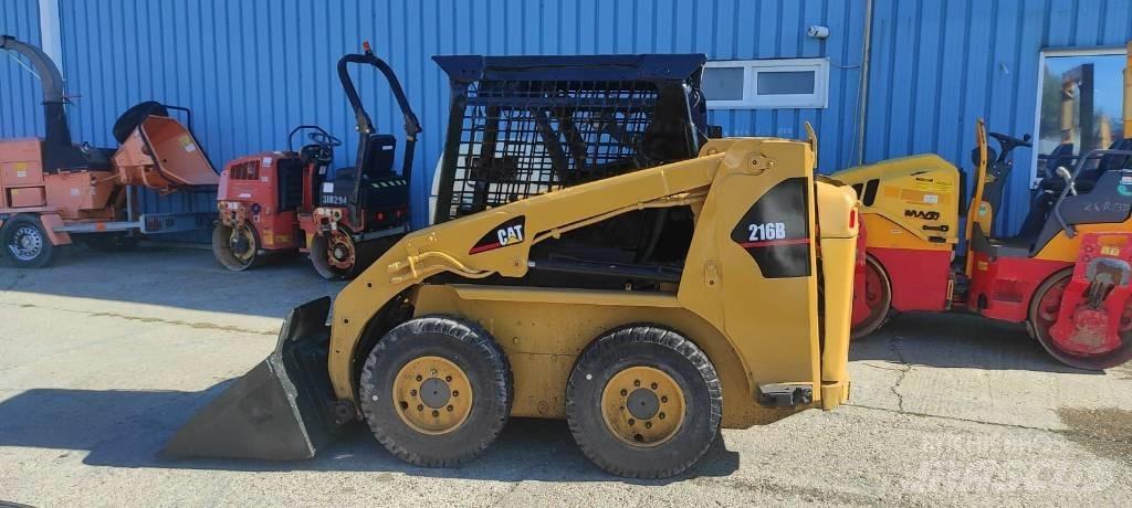 CAT 216 Lietoti riteņu kompaktiekrāvēji