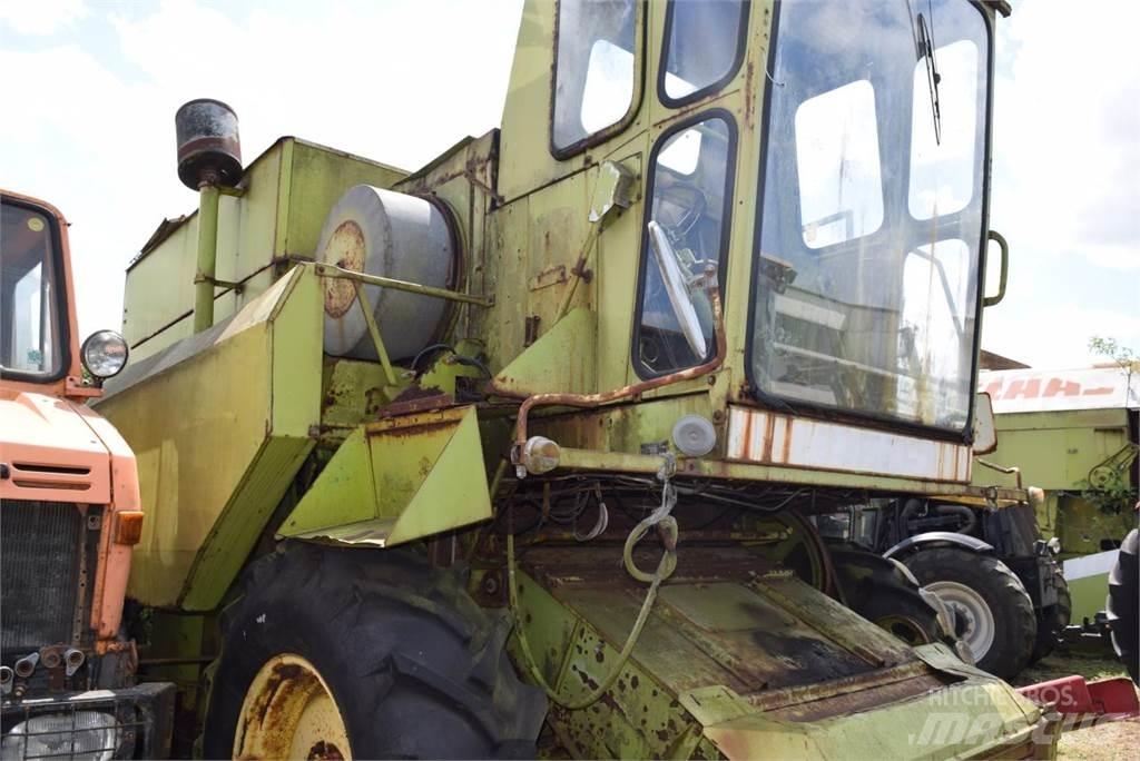 CLAAS Dominator 80 Ražas novākšanas kombaini