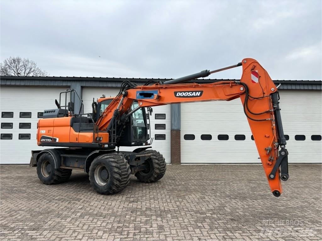 Doosan DX 170 W Ekskavatori uz riteņiem