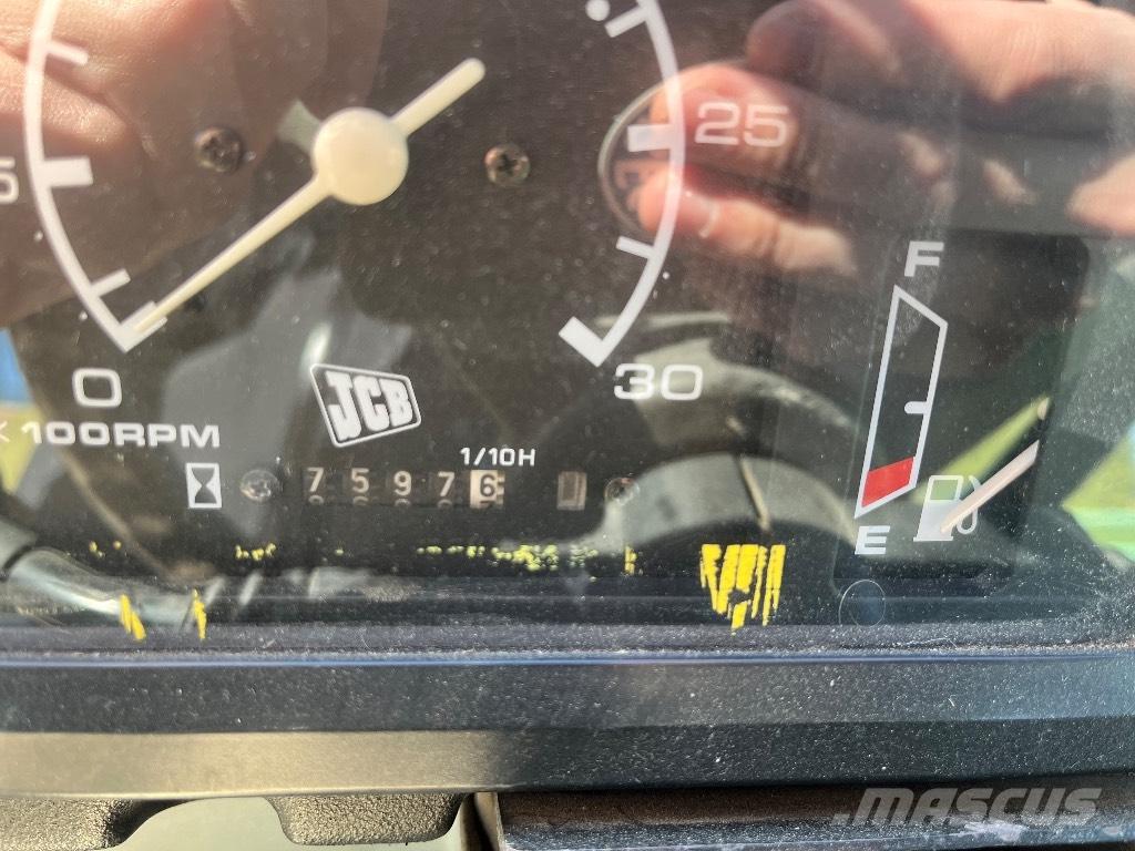 JCB Fastrac 155-65 Traktori