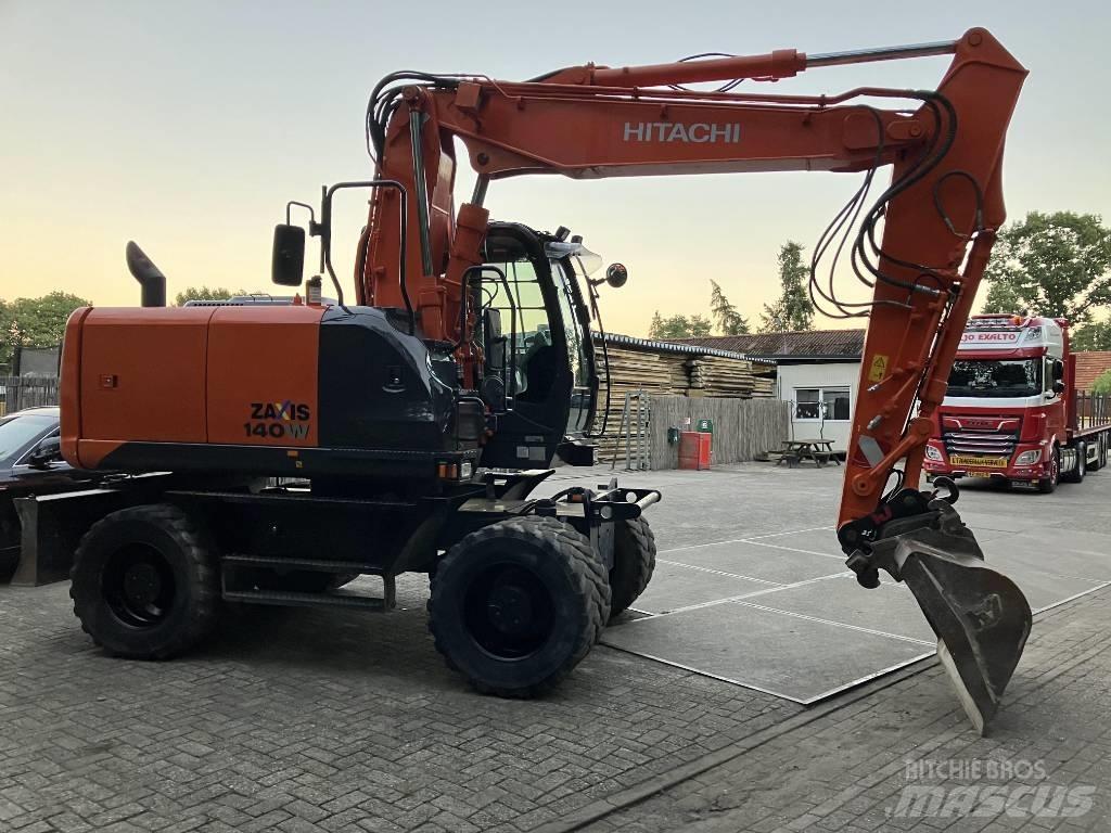 Hitachi ZX140-5B Ekskavatori uz riteņiem