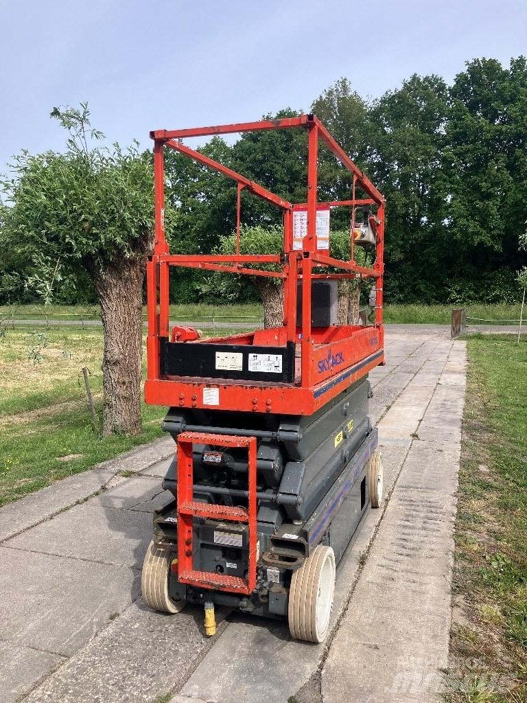 SkyJack 3226 Šķerveida pacēlāji