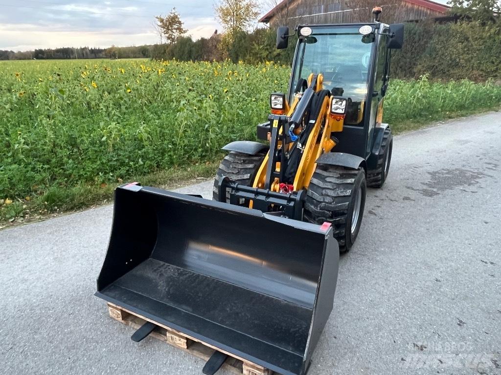Schäffer 2430 SLT Lietoti riteņu kompaktiekrāvēji