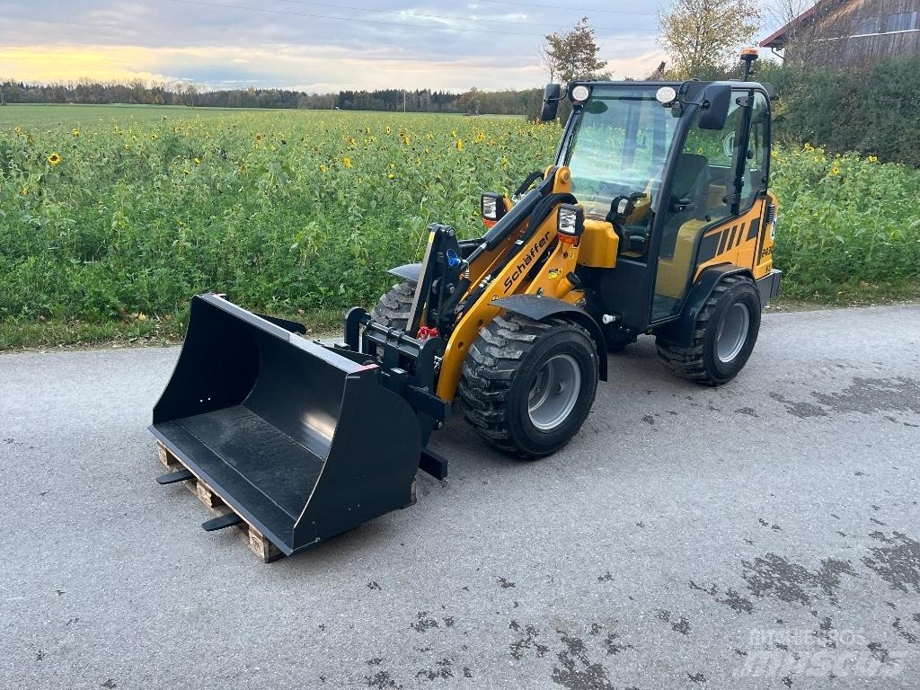 Schäffer 2430 SLT Lietoti riteņu kompaktiekrāvēji