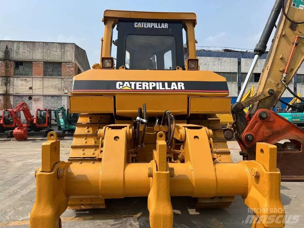 CAT D8R Kāpurķēžu buldozeri