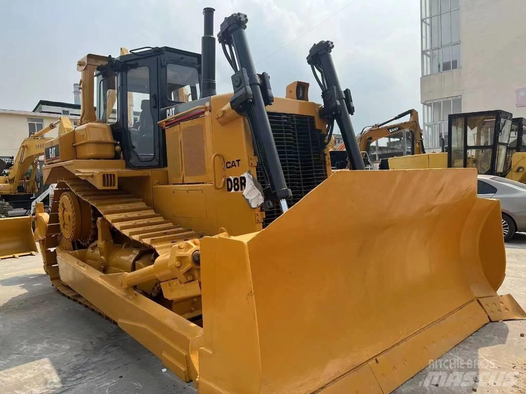 CAT D8R Kāpurķēžu buldozeri