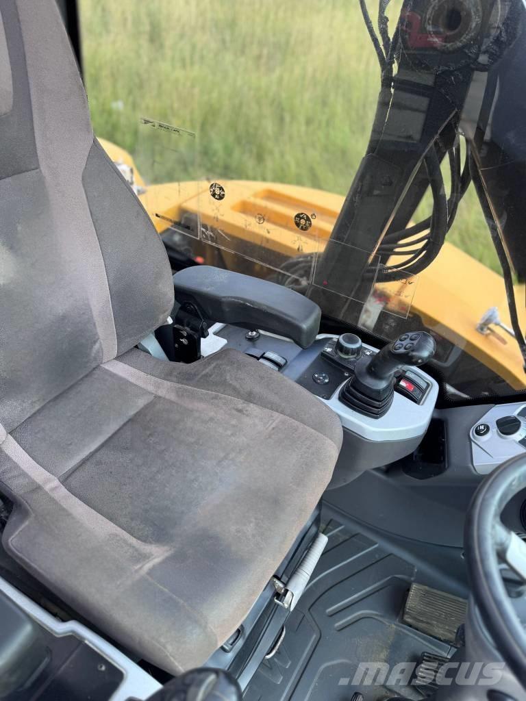 Mecalac 12 MTX Ekskavatori-iekrāvēji