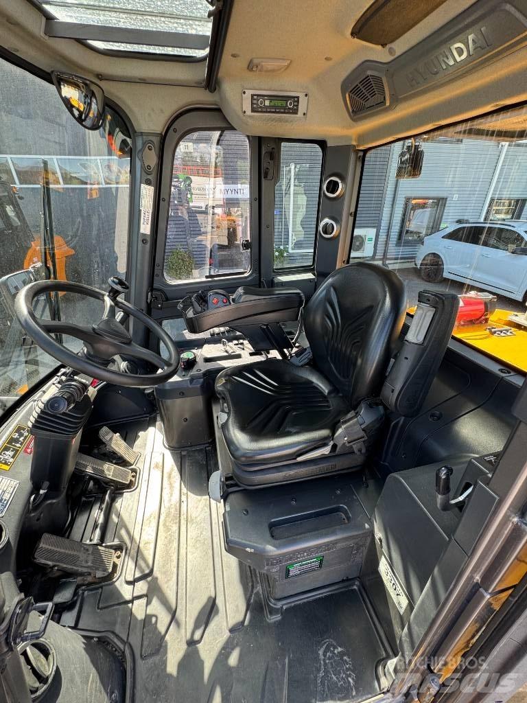 Hyundai 80D-9 Tehnika ar dīzeļa dzinēju
