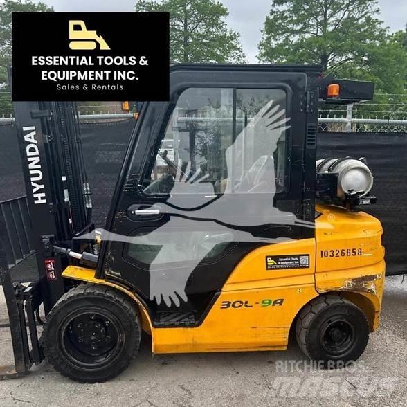 Hyundai 30L-9A Tehnika ar dīzeļa dzinēju