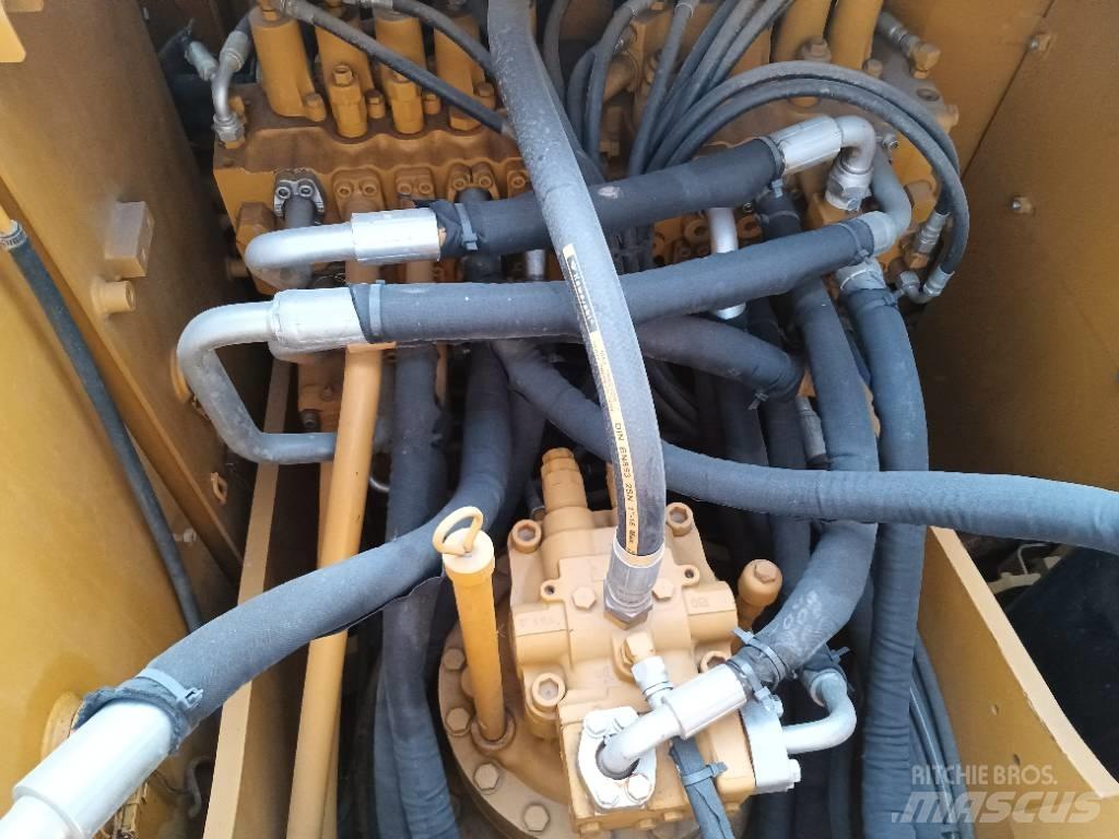 CAT 320D2 Vidēja lieluma ekskavatori 7 t - 12 t