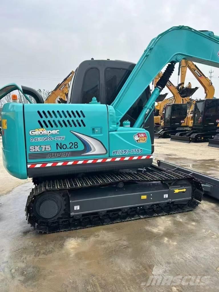 Kobelco SK 75 Kāpurķēžu ekskavatori