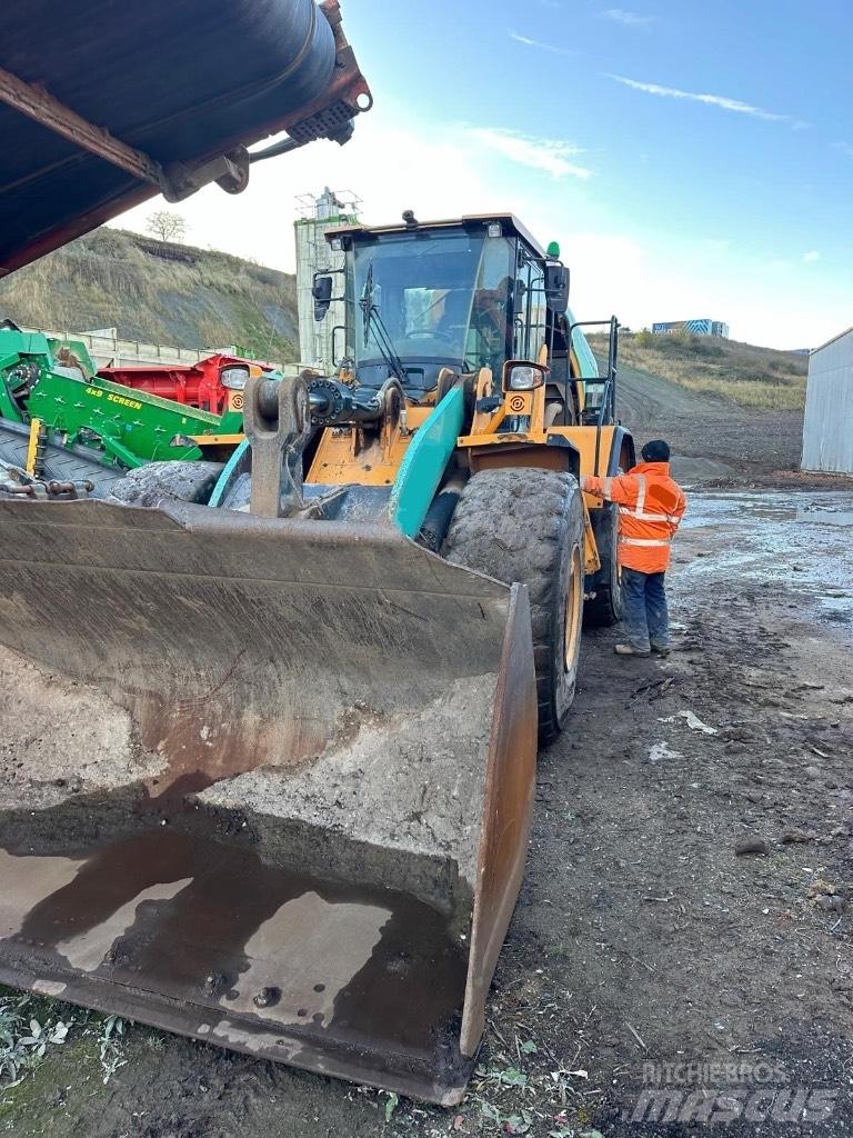 Hyundai HL970A Iekrāvēji uz riteņiem