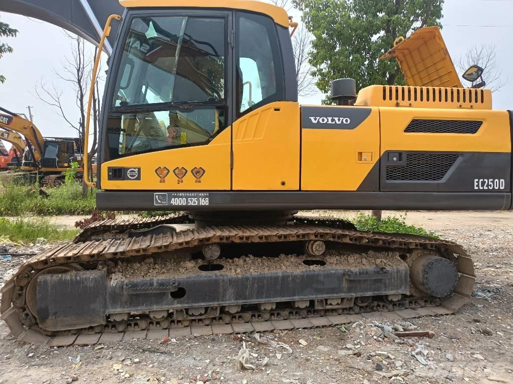 Volvo EC250D Kāpurķēžu ekskavatori