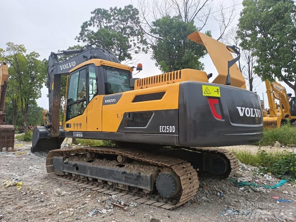 Volvo EC250D Kāpurķēžu ekskavatori