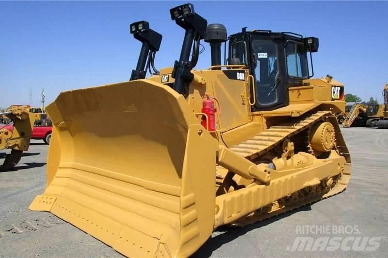 CAT D8R Kāpurķēžu buldozeri
