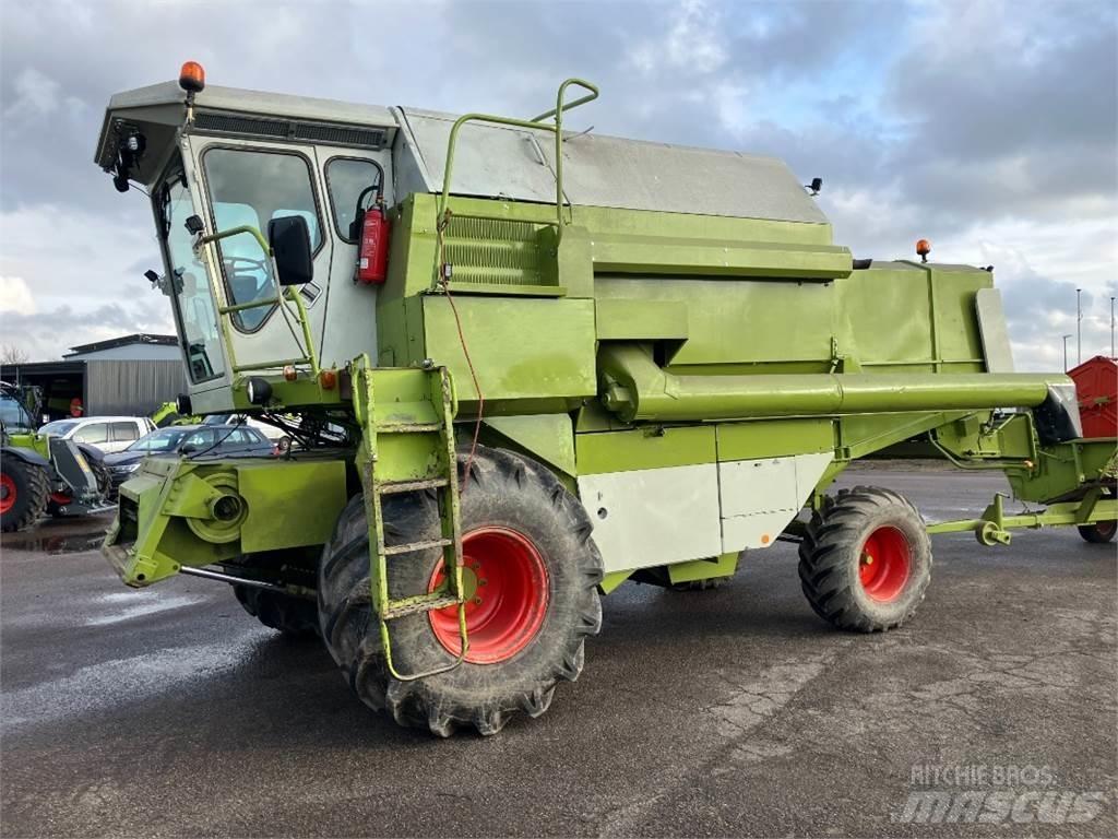 CLAAS Dominator 96 Ražas novākšanas kombaini