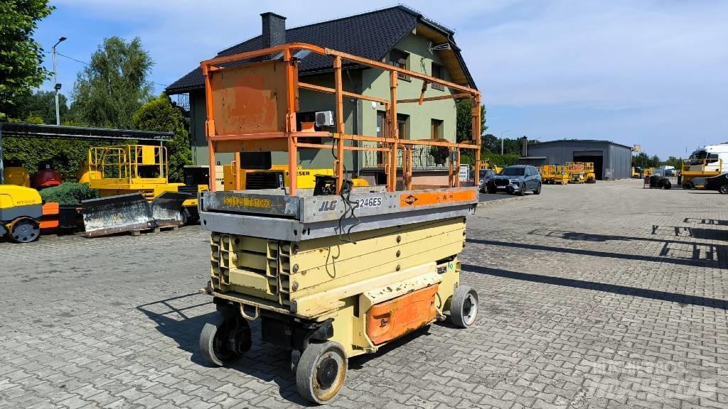 JLG 3246 ES Šķerveida pacēlāji