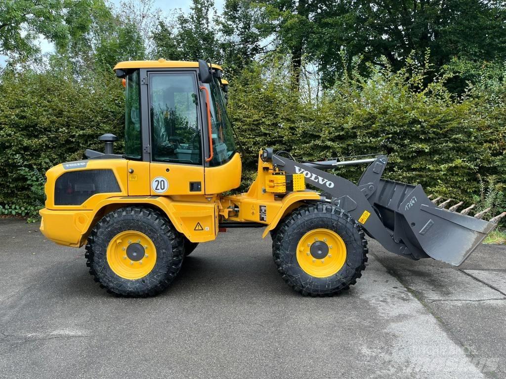 Volvo L 30 H Iekrāvēji uz riteņiem