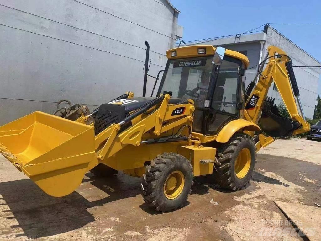 CAT 420F Ekskavatori-iekrāvēji