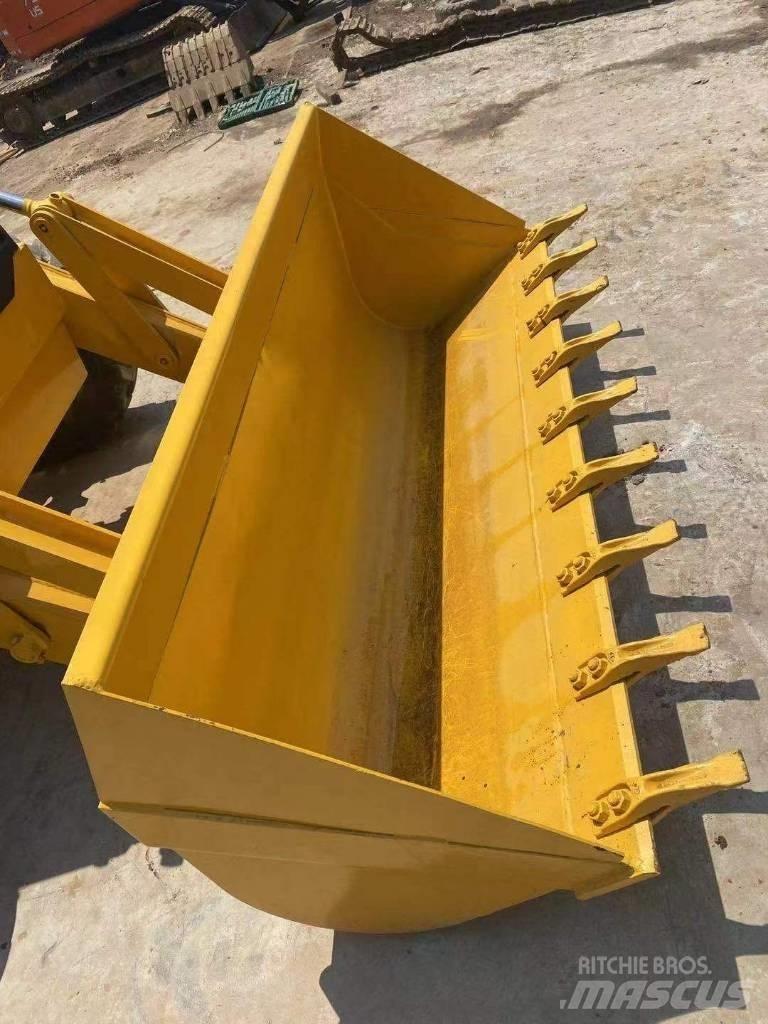 CAT 420F Ekskavatori-iekrāvēji