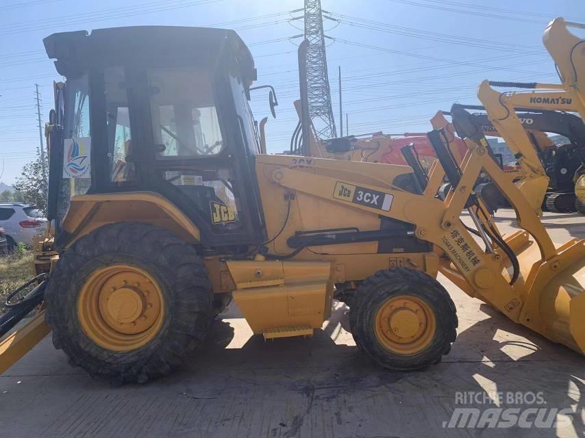 JCB 3 CX Iekrāvēji uz riteņiem